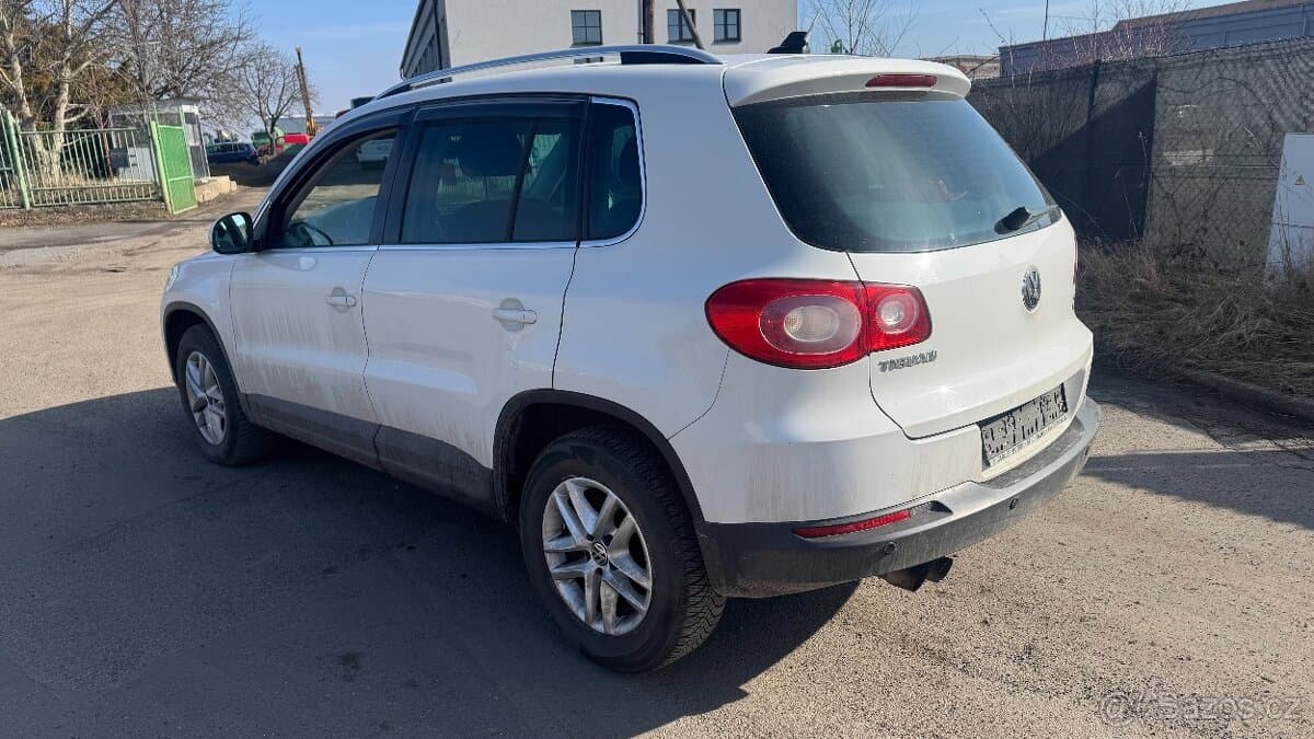 2011 Volkswagen TIGUAN - 4