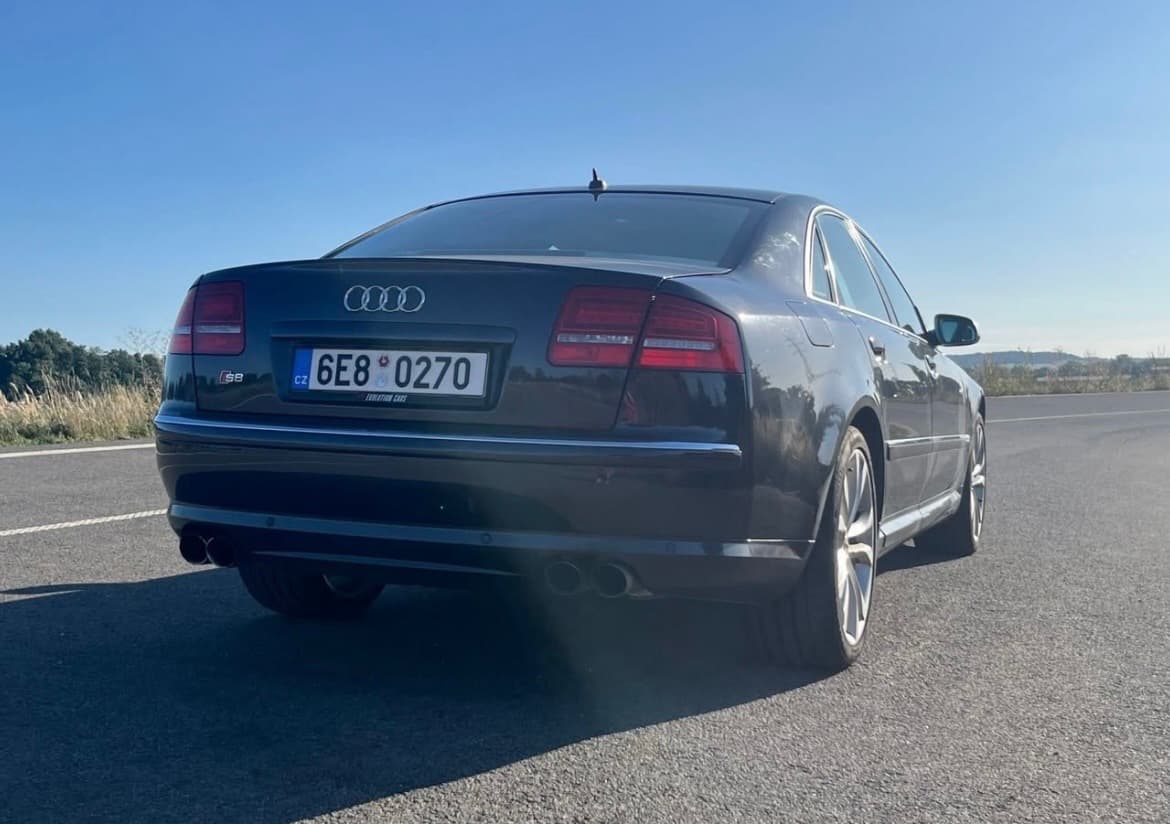 Audi A8 - 4