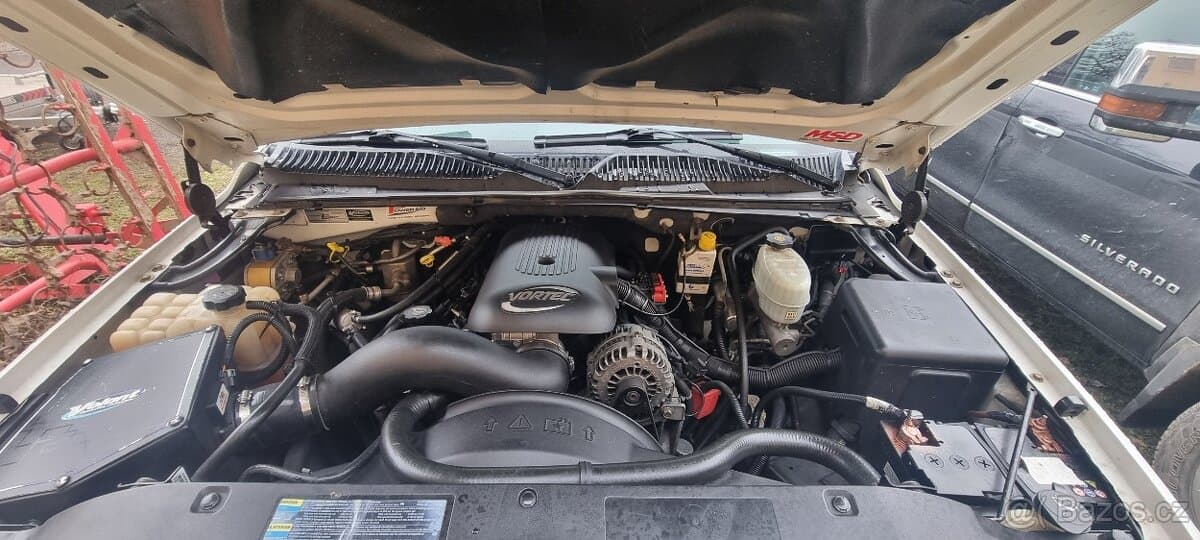 2004 Chevrolet SUBURBAN - 4