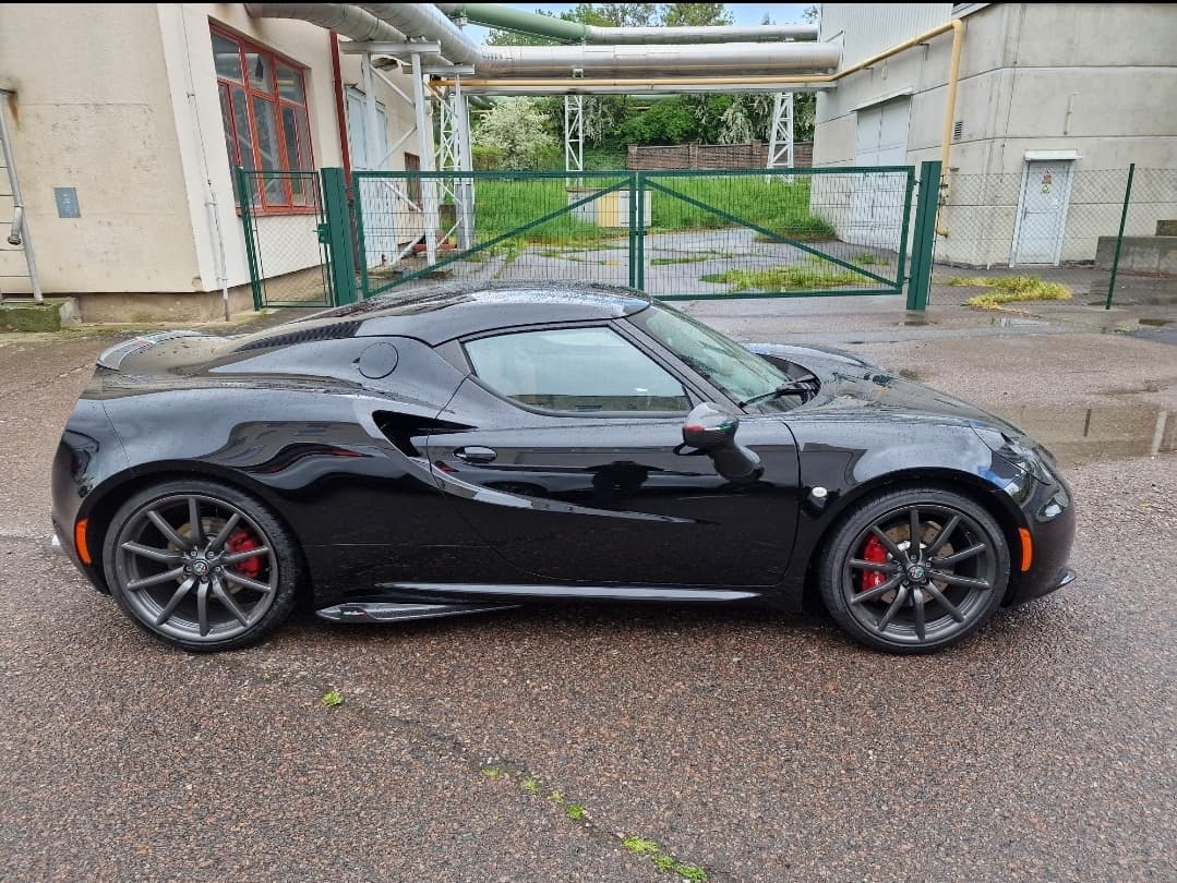 Alfa Romeo 4C - 4