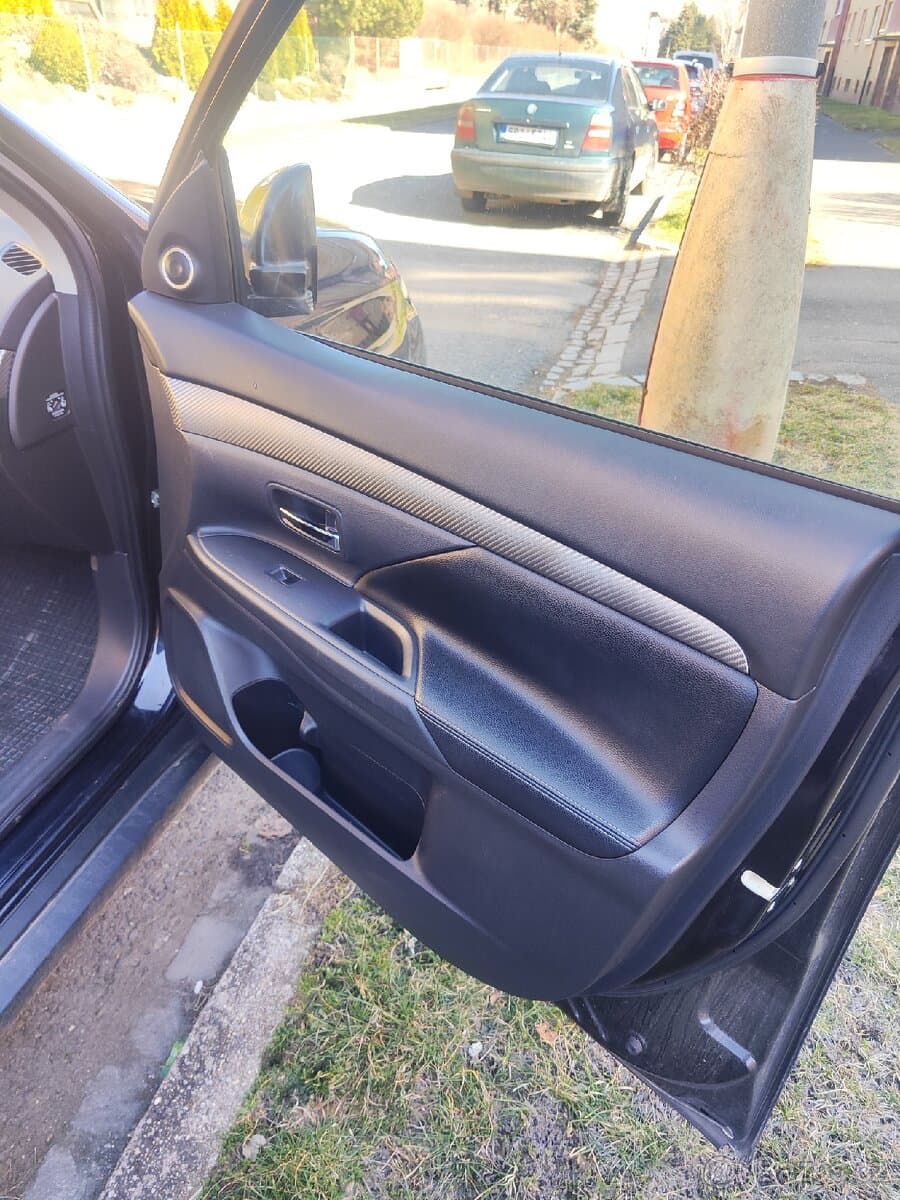 2014 Mitsubishi OUTLANDER - 4