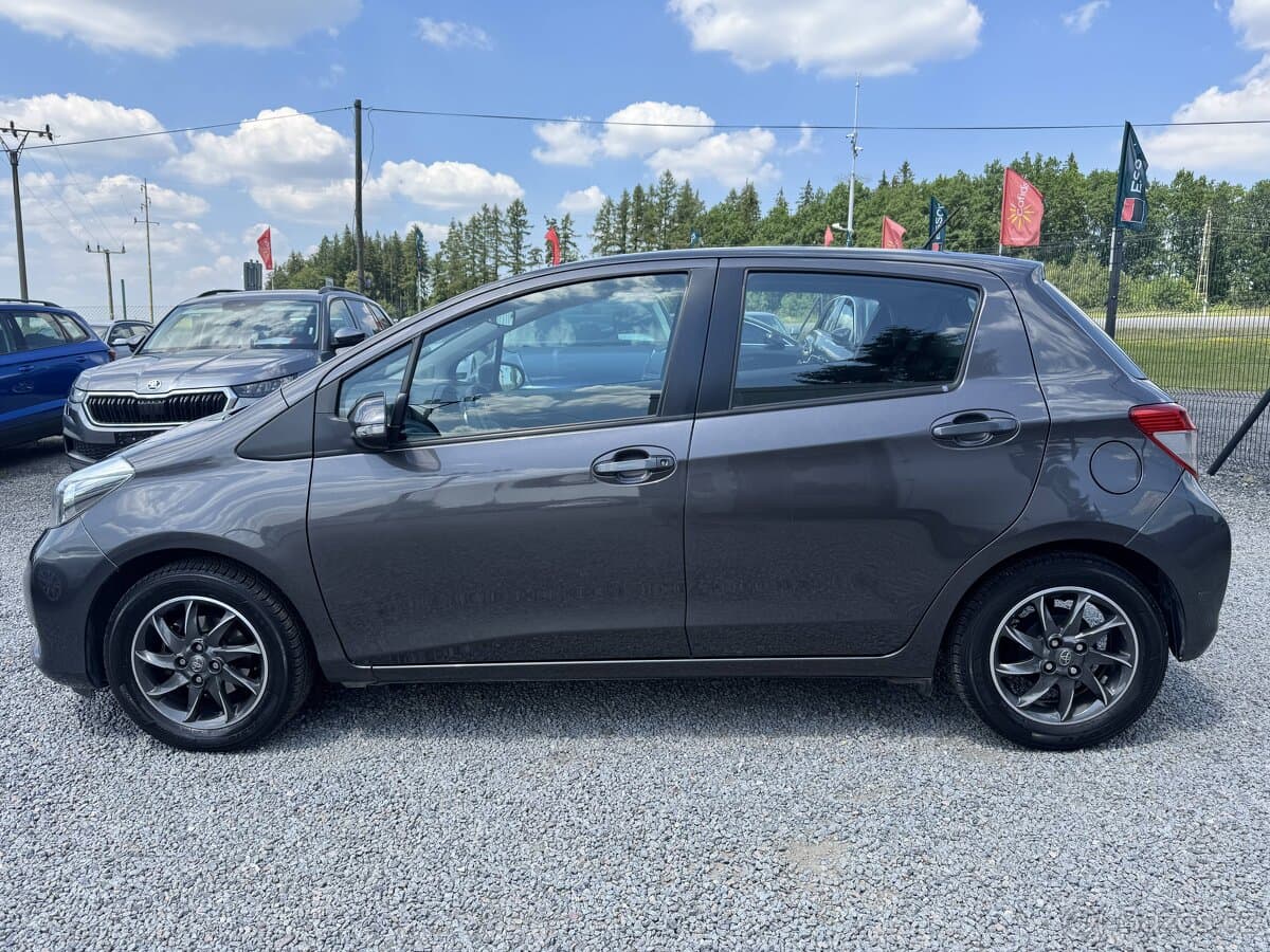 2012 Toyota YARIS - 4