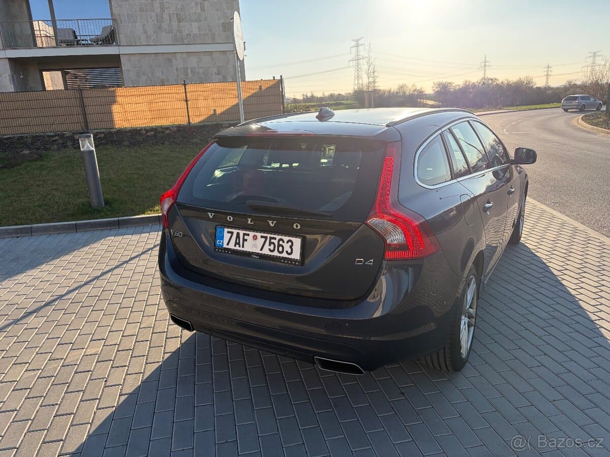 2017 Volvo V60 - 4