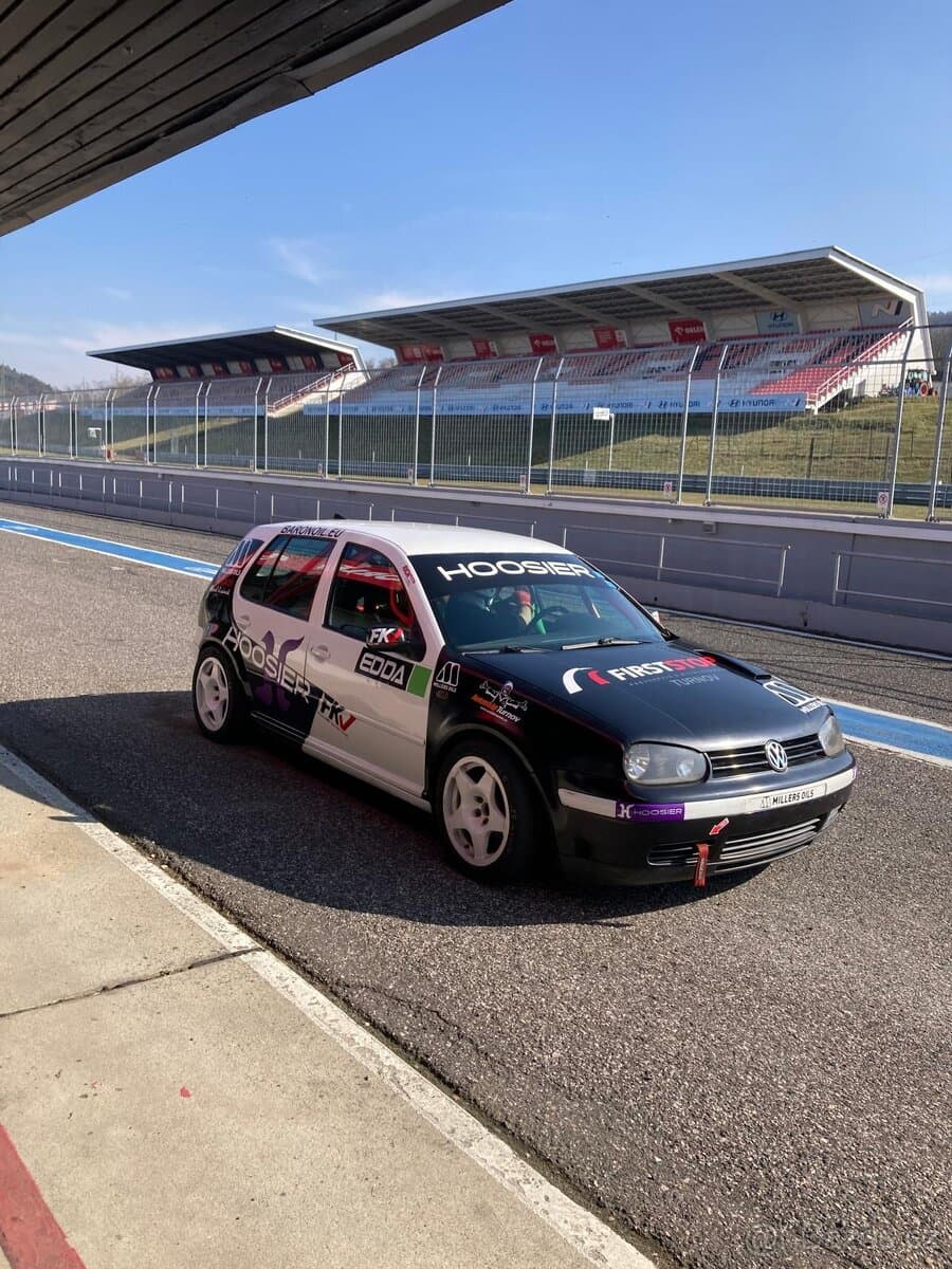 Volkswagen GOLF - 4