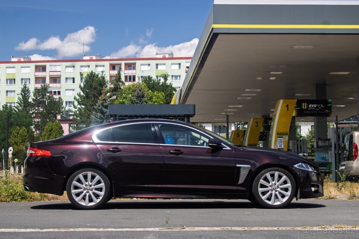 2012 Jaguar XF - 4