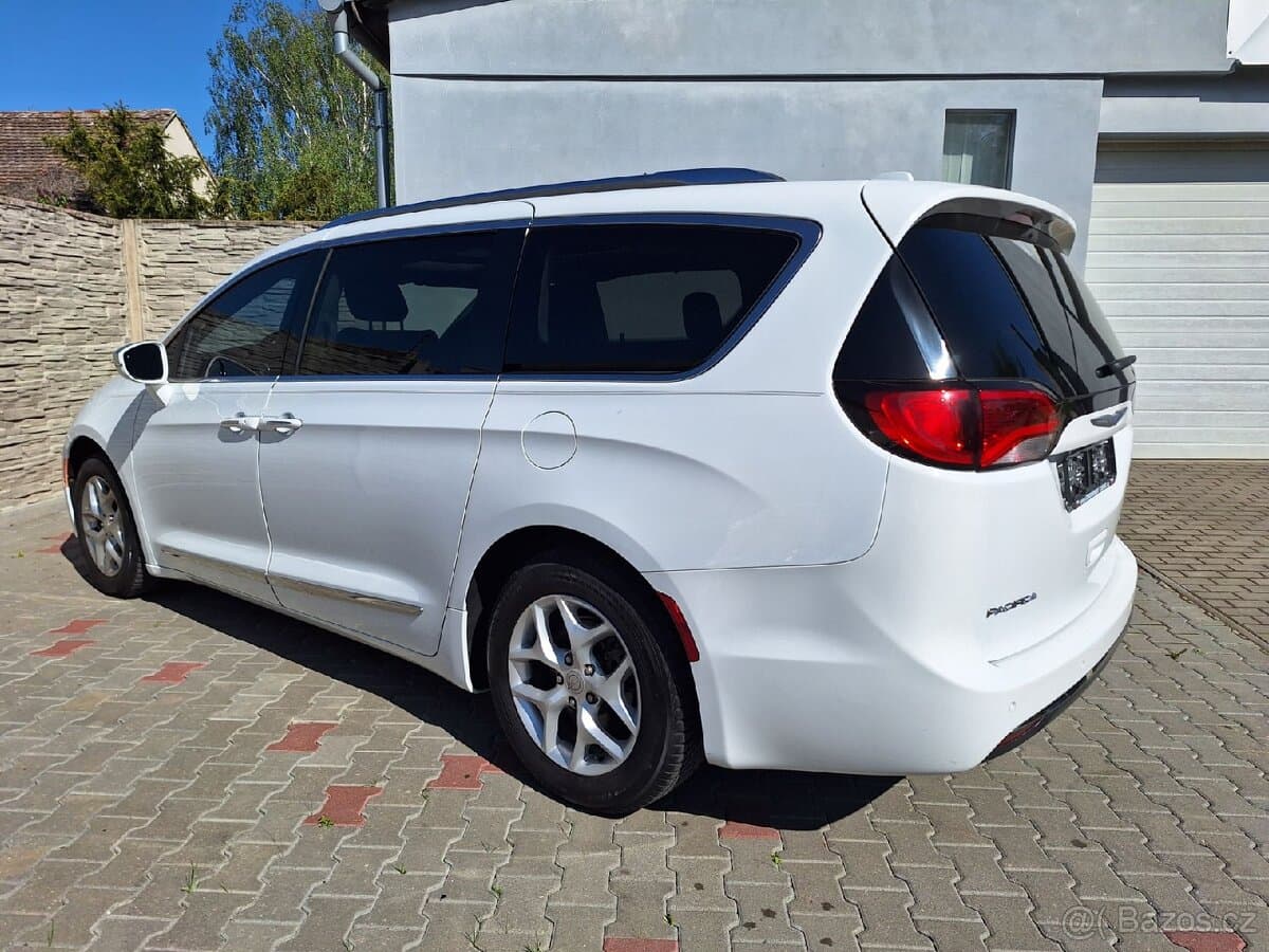 2018 Chrysler PACIFICA - 4