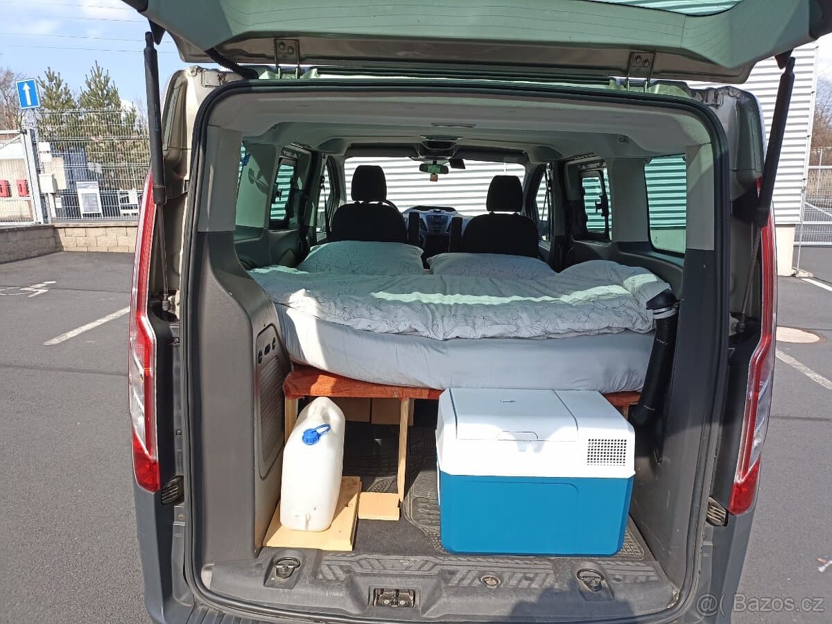 2013 Ford TOURNEO - 4