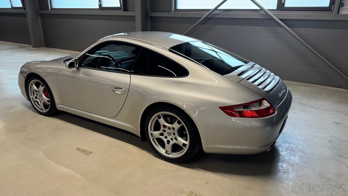 2005 Porsche 911 - 4