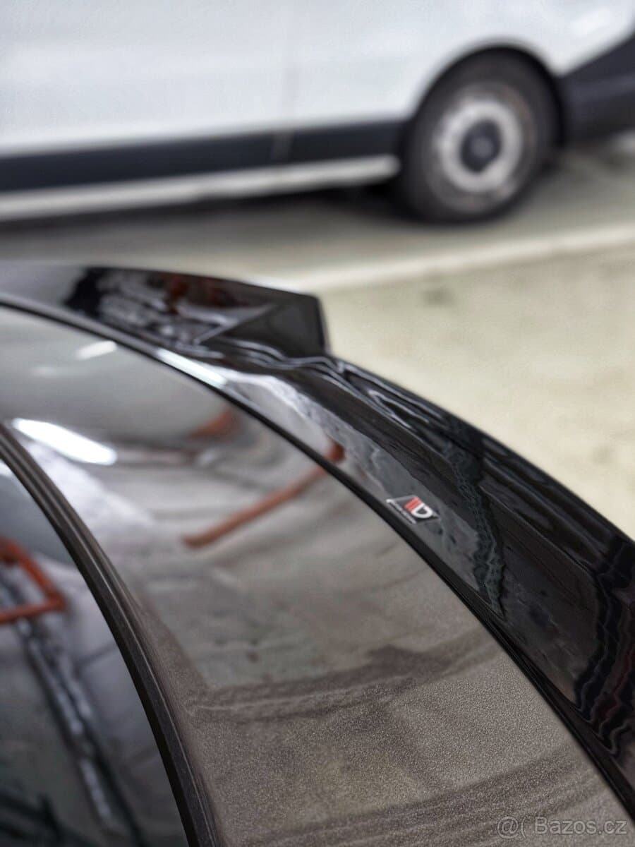 Tesla MODEL S - 4