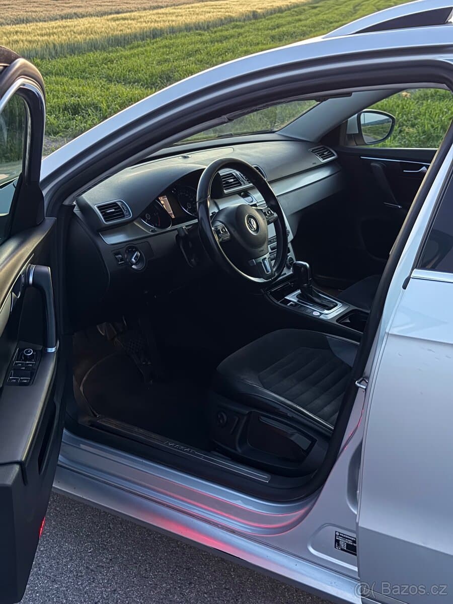 2013 Volkswagen PASSAT - 4