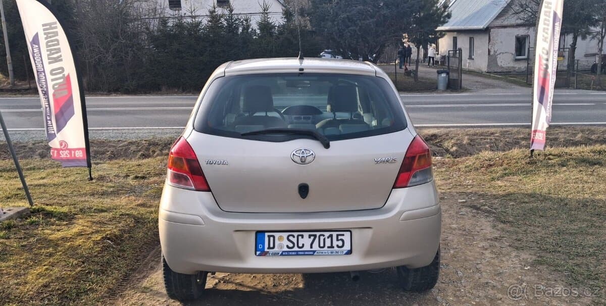 2010 Toyota YARIS - 4