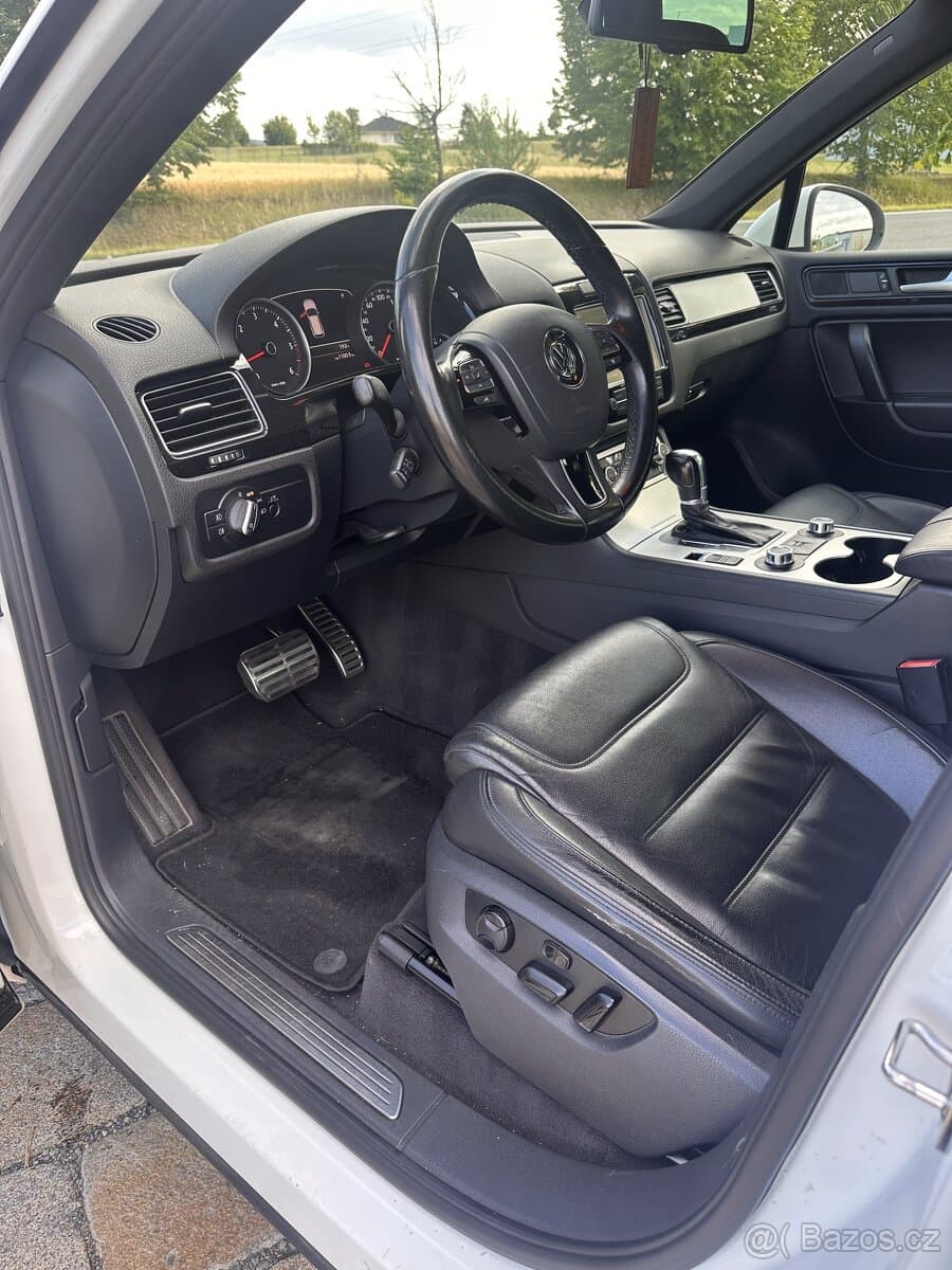 2012 Volkswagen TOUAREG - 4