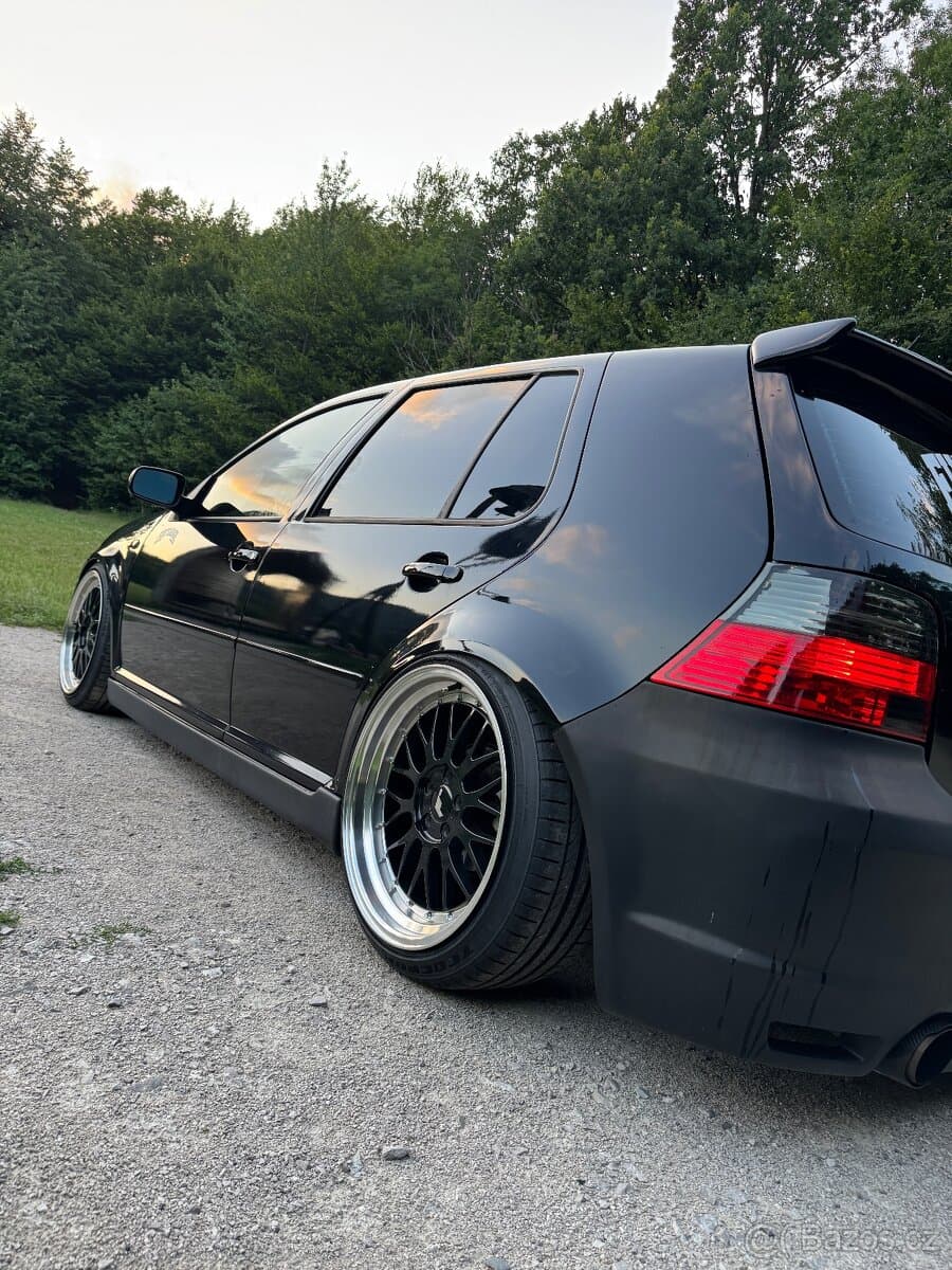 Volkswagen GOLF - 4