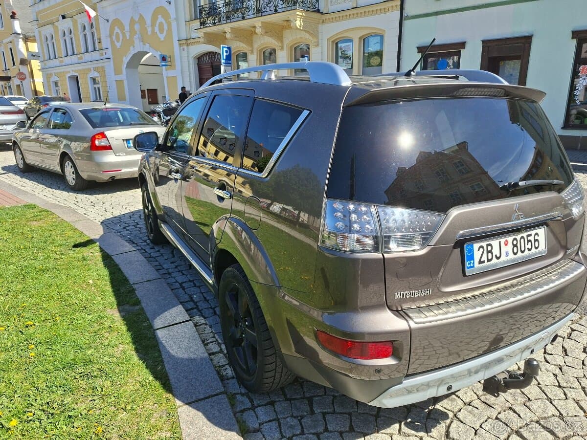 2010 Mitsubishi OUTLANDER - 4