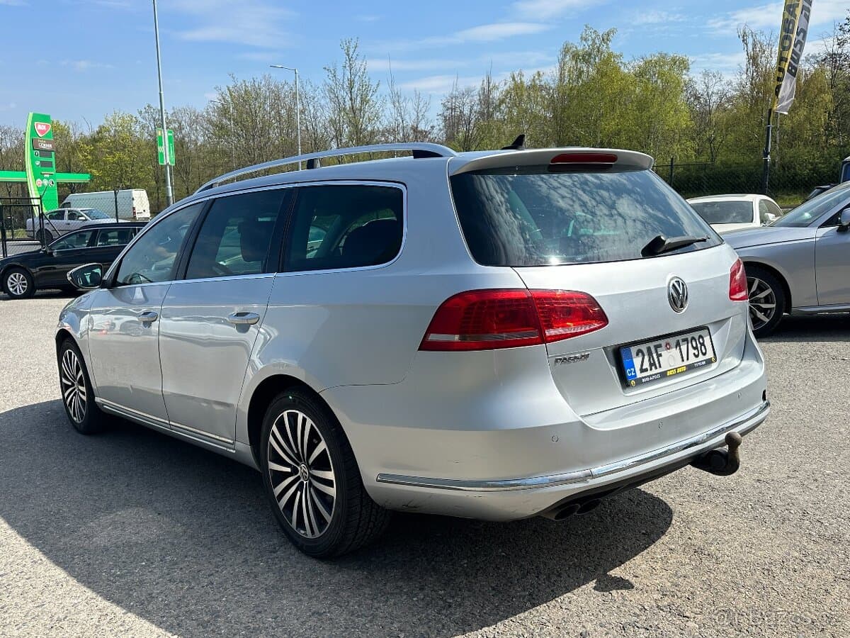 2011 Volkswagen PASSAT - 4