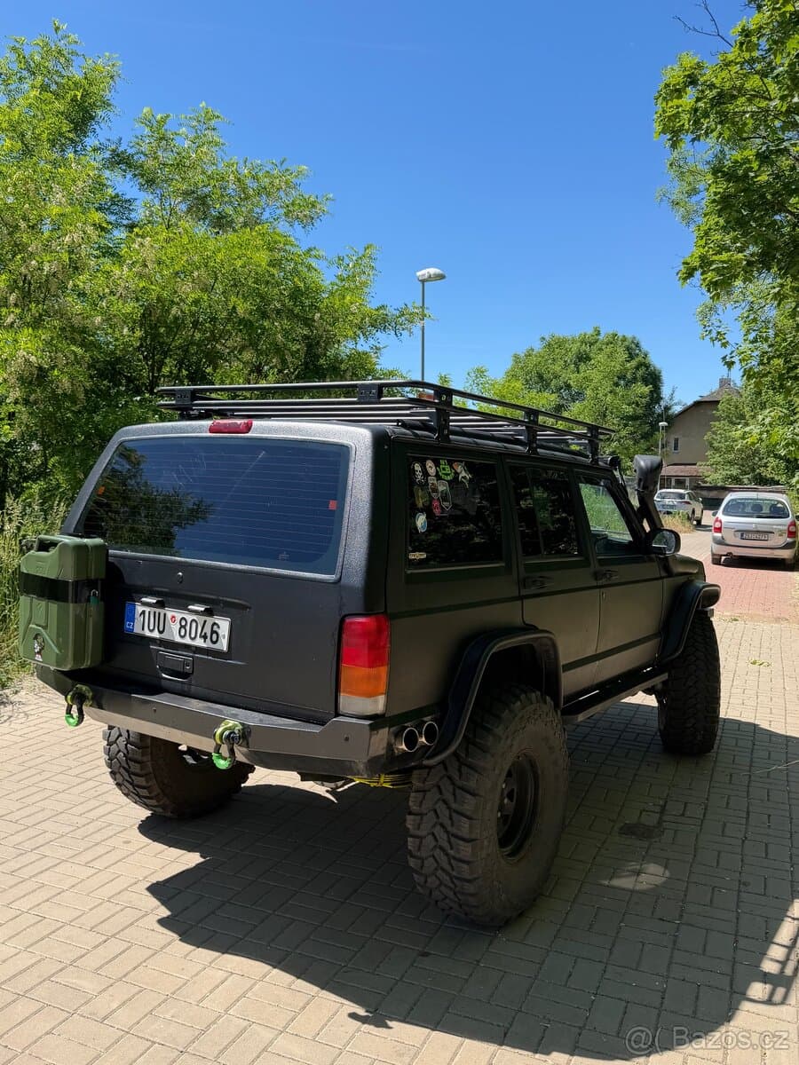 Jeep CHEROKEE - 4