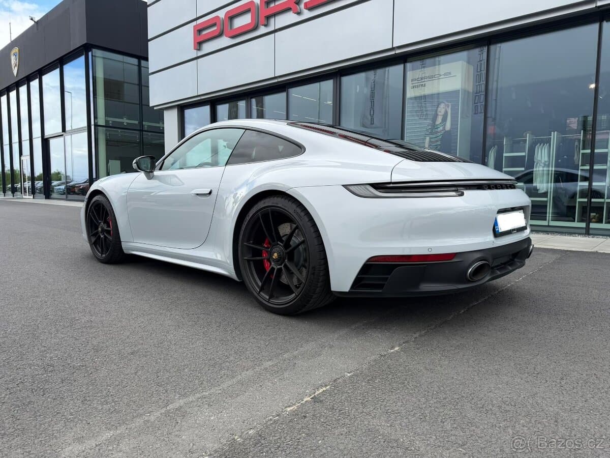 2023 Porsche 911 - 4