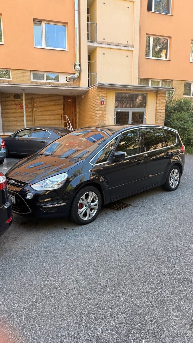 2011 Ford S-MAX - 4