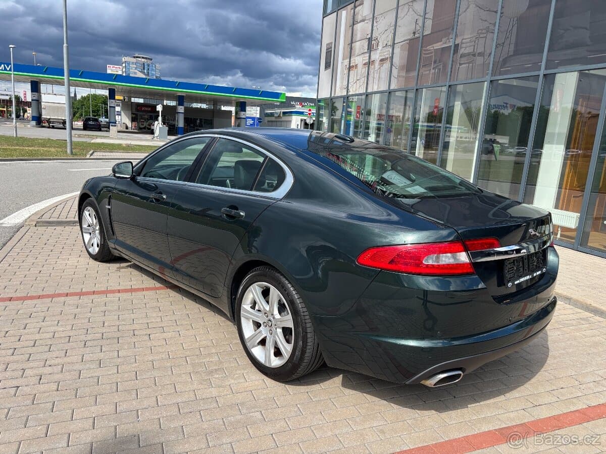 2010 Jaguar XF - 4