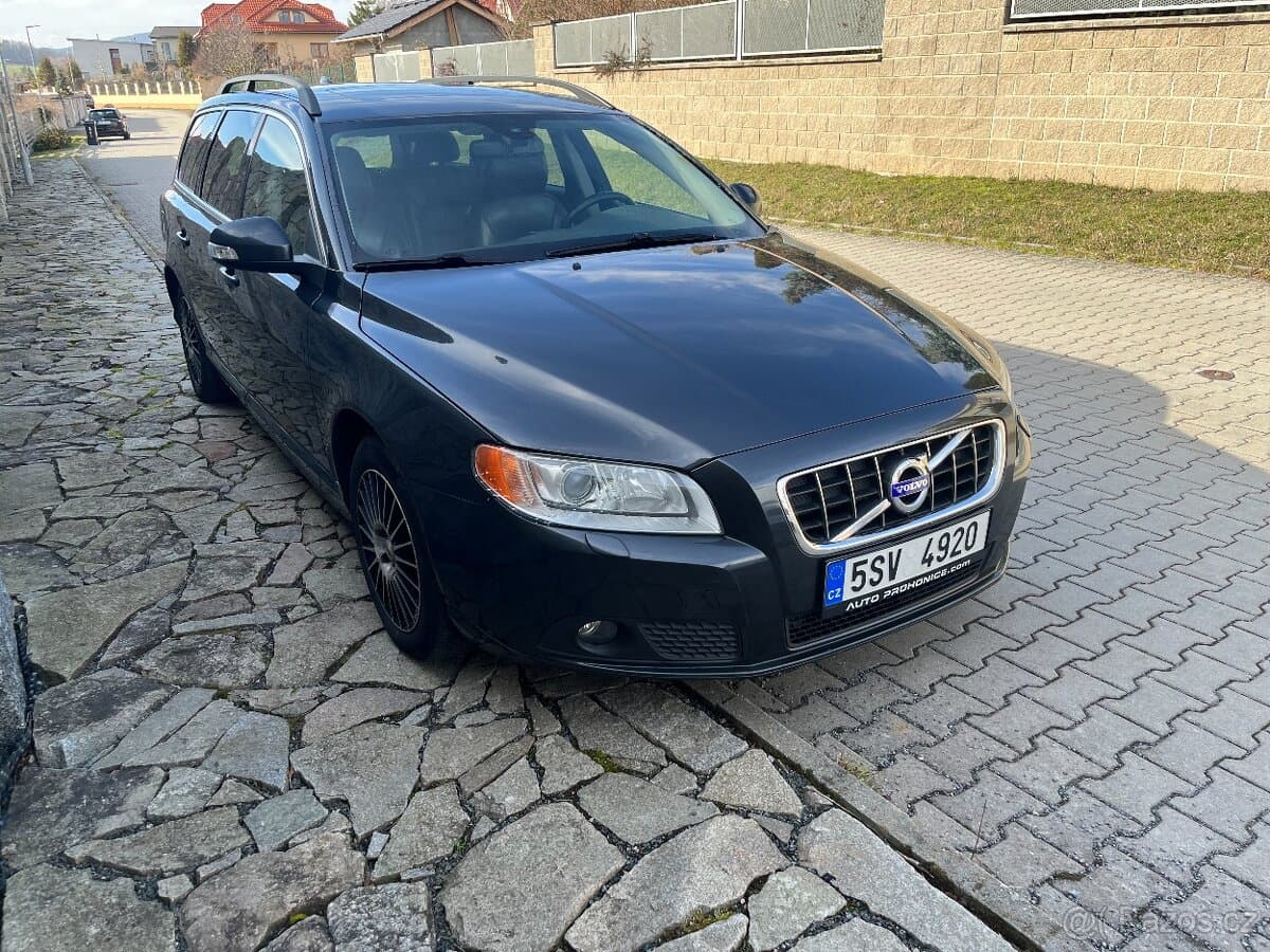 2010 Volvo V70 - 4