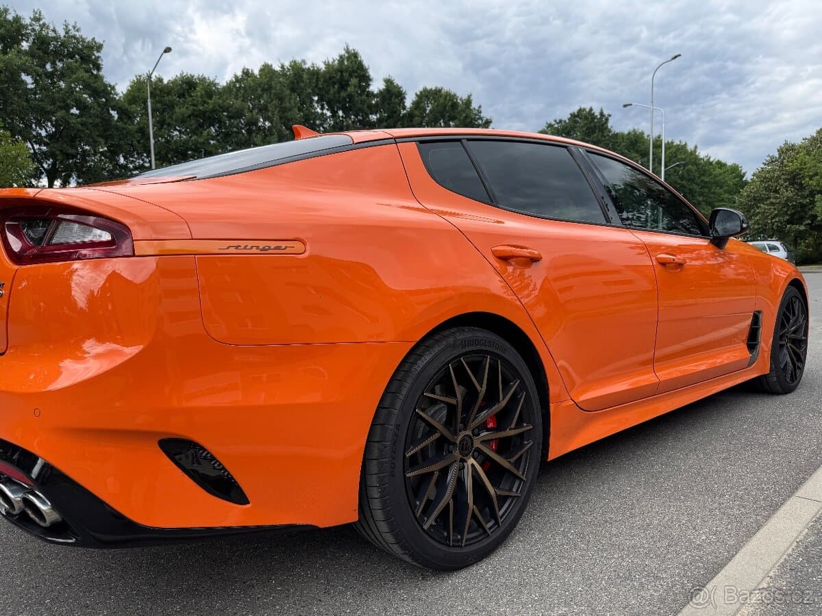2018 Kia STINGER - 4