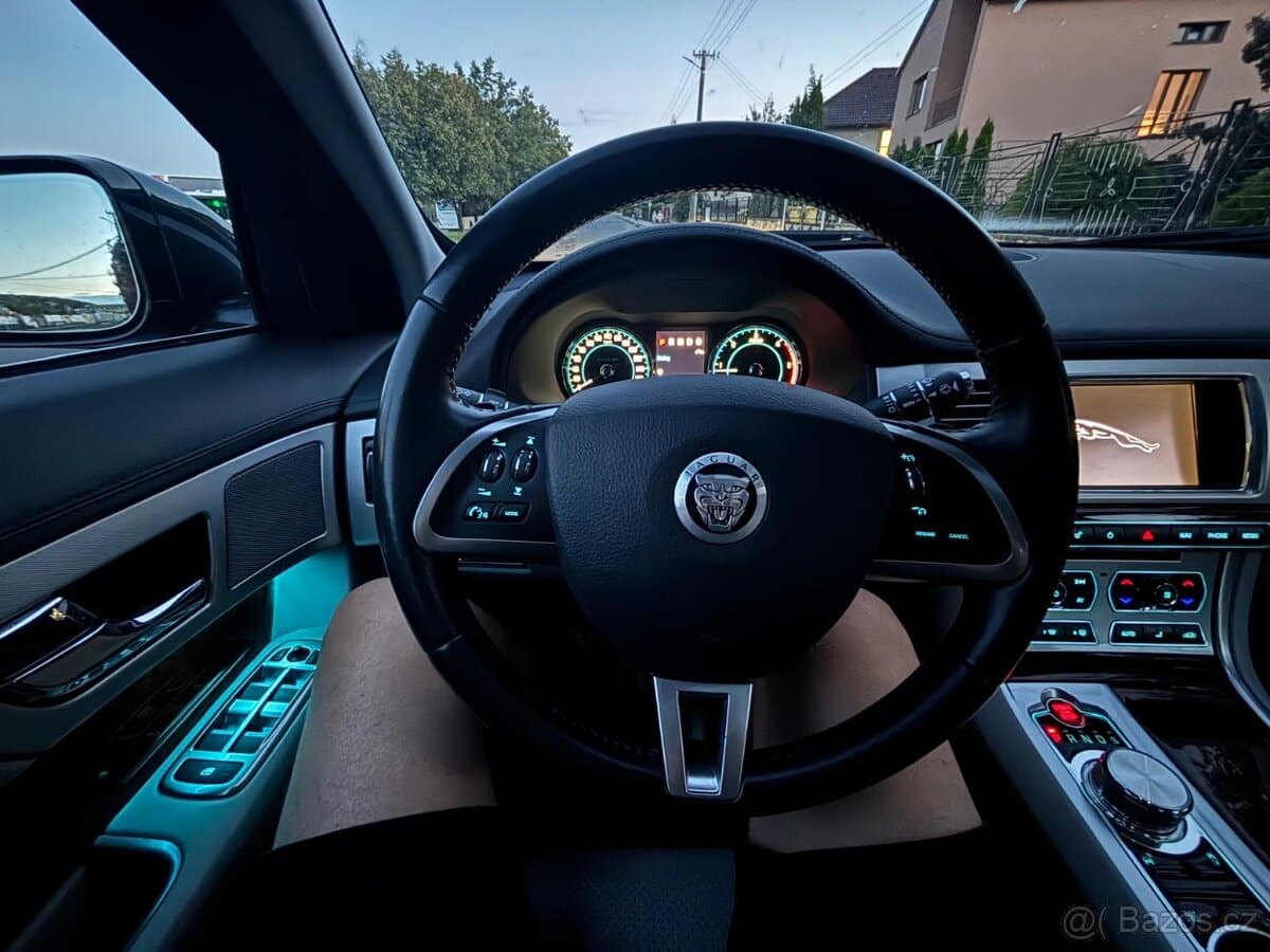 Jaguar XF - 4
