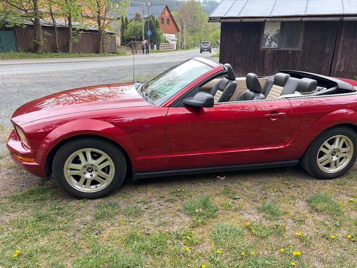 2007 Ford MUSTANG - 4
