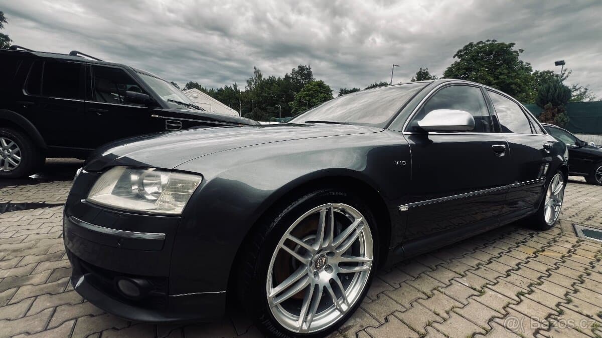 2008 Audi S8 - 4