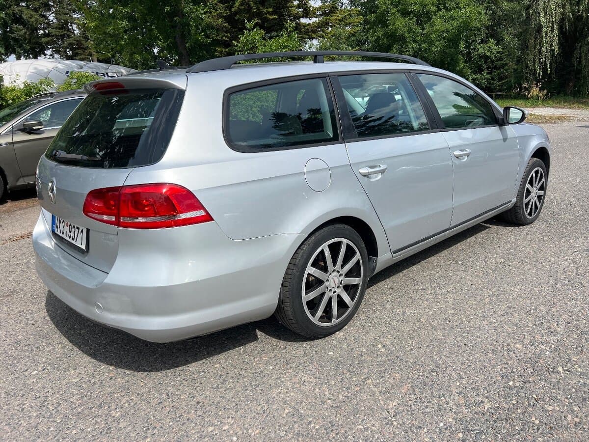 2011 Volkswagen PASSAT - 4