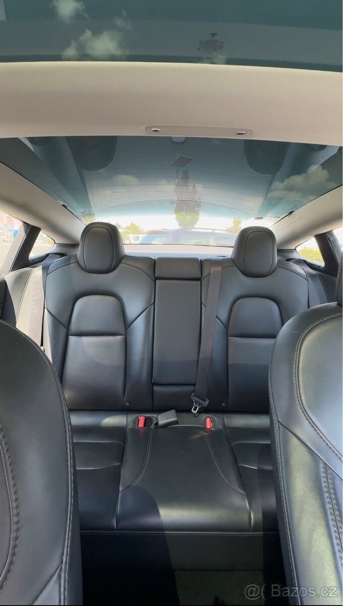 Tesla MODEL 3 - 4