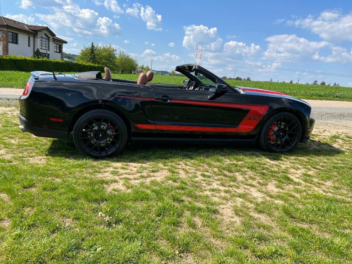 2012 Ford MUSTANG - 4