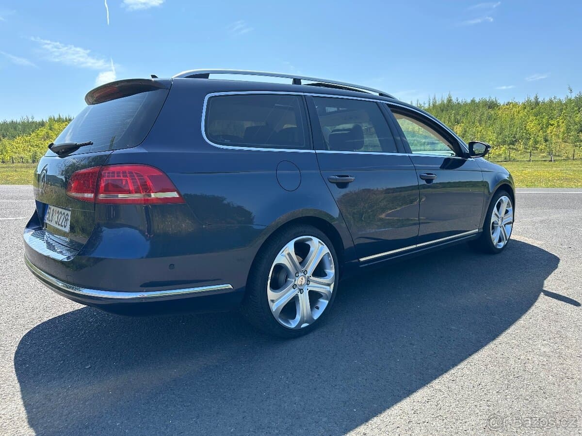 2011 Volkswagen PASSAT - 4
