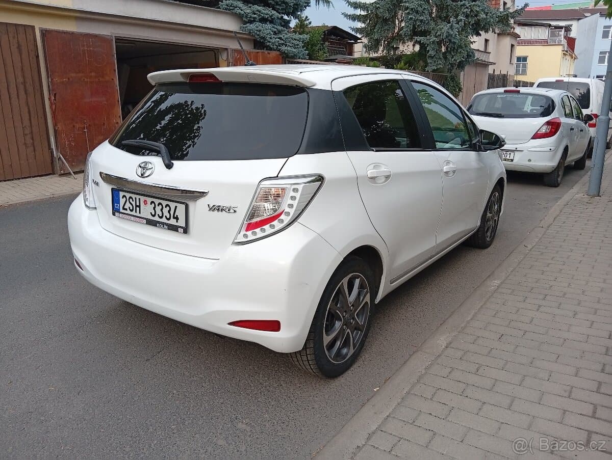 2013 Toyota YARIS - 4