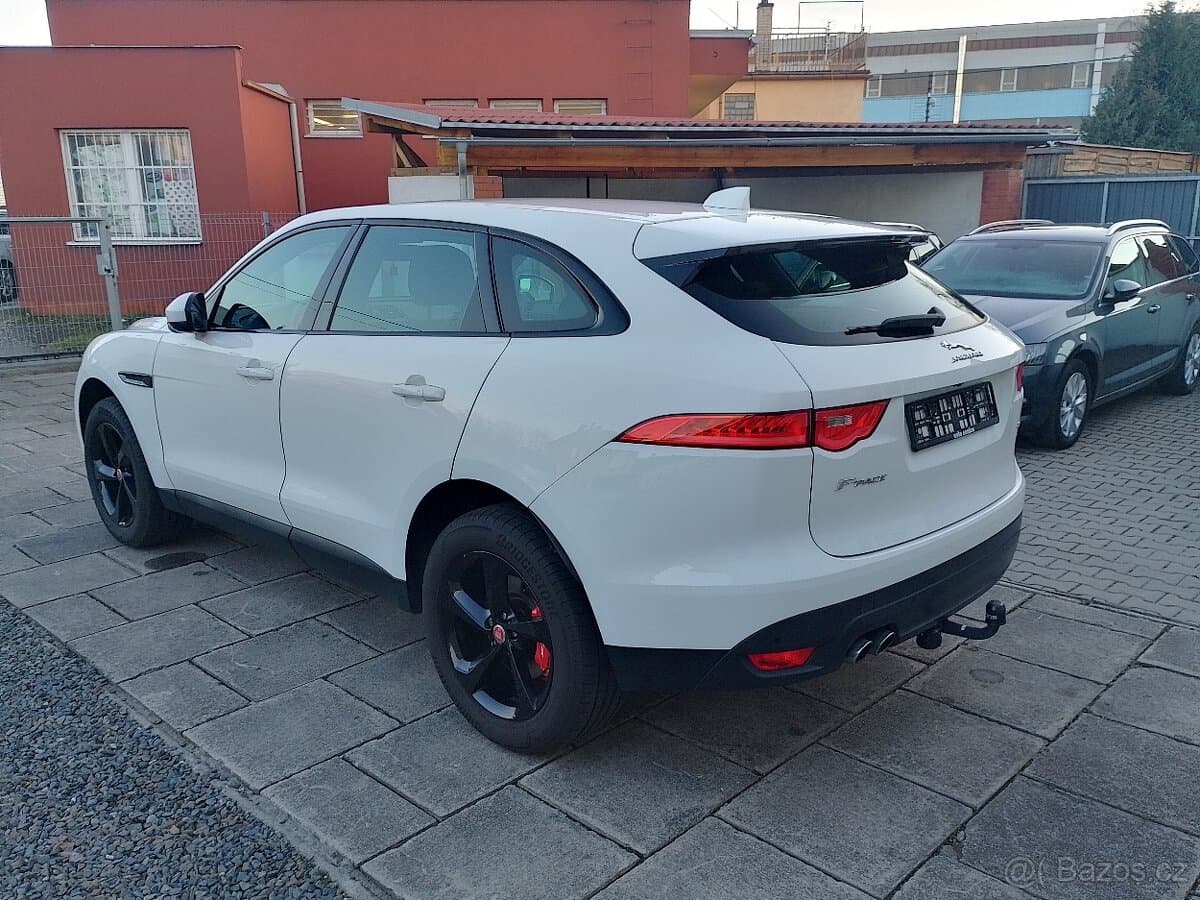 2017 Jaguar F-PACE - 4