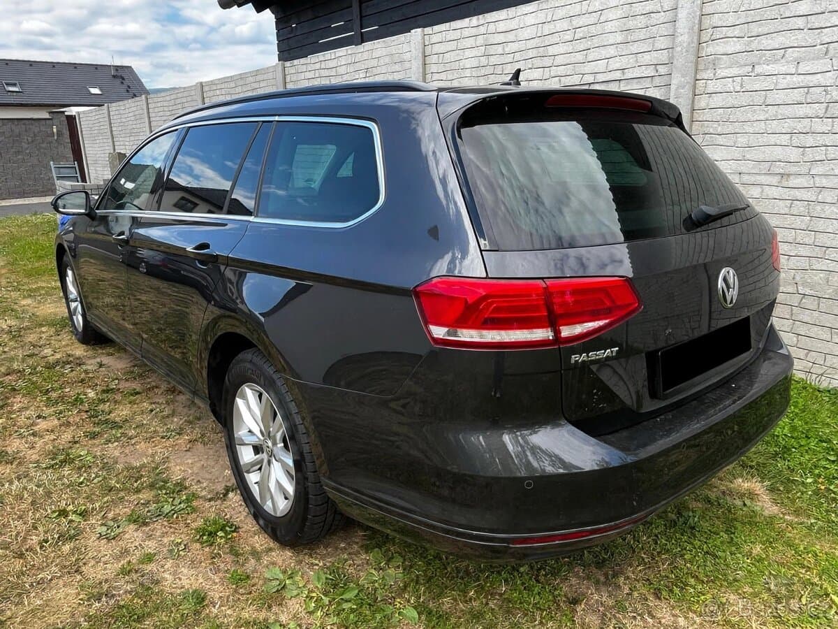 2019 Volkswagen PASSAT - 4