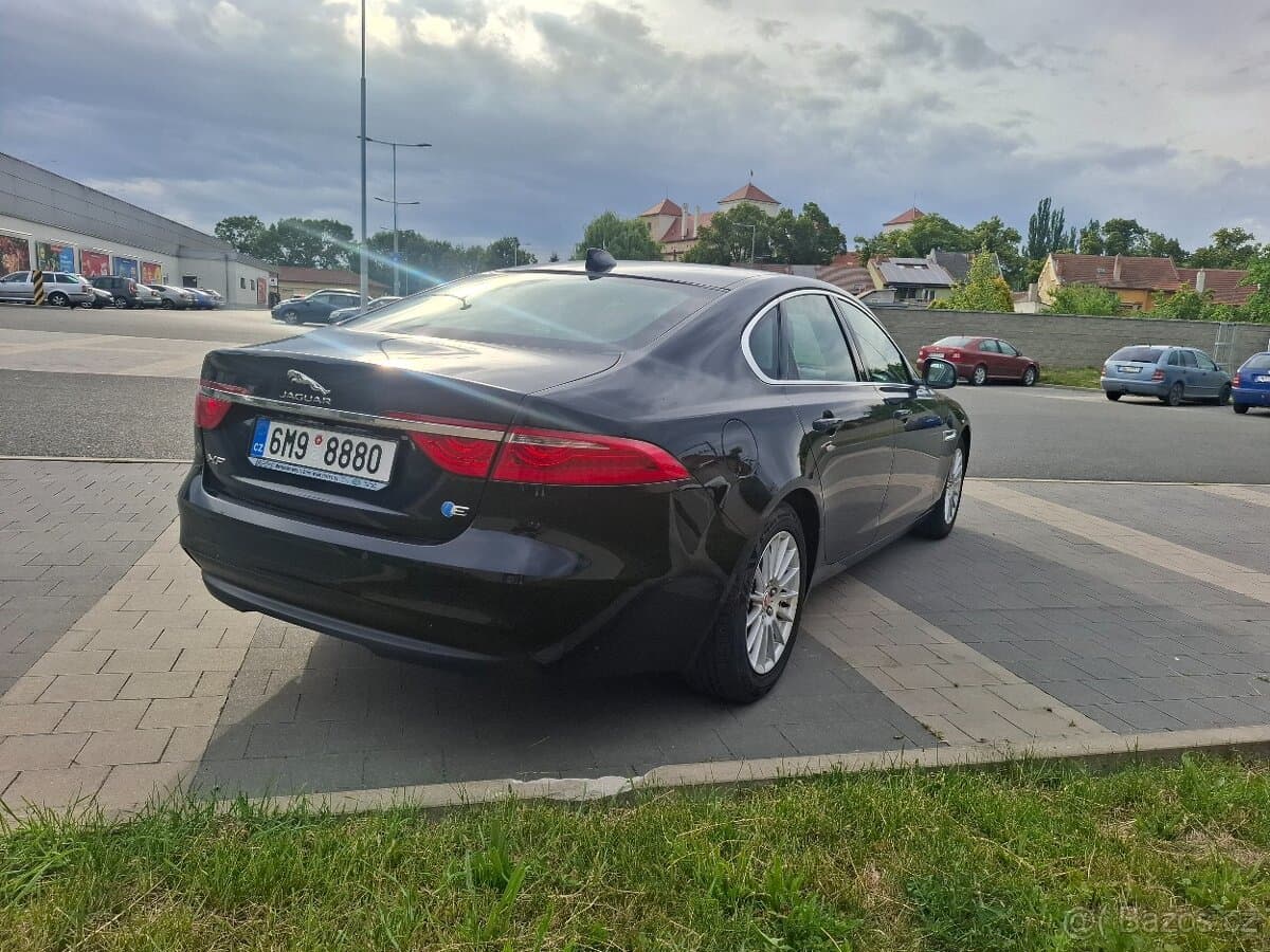 2016 Jaguar XF - 4