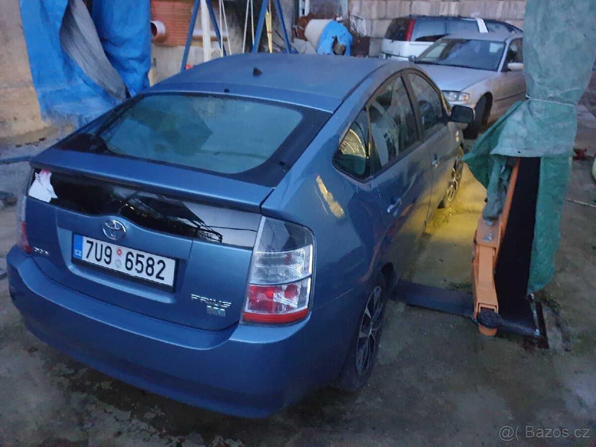 Toyota PRIUS - 4