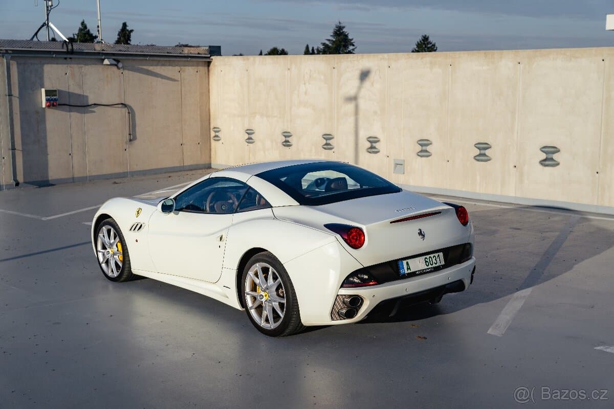 2010 Ferrari CALIFORNIA - 4