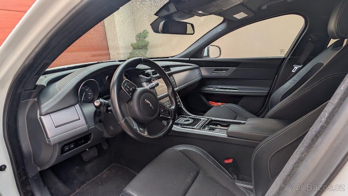 2017 Jaguar XF - 4