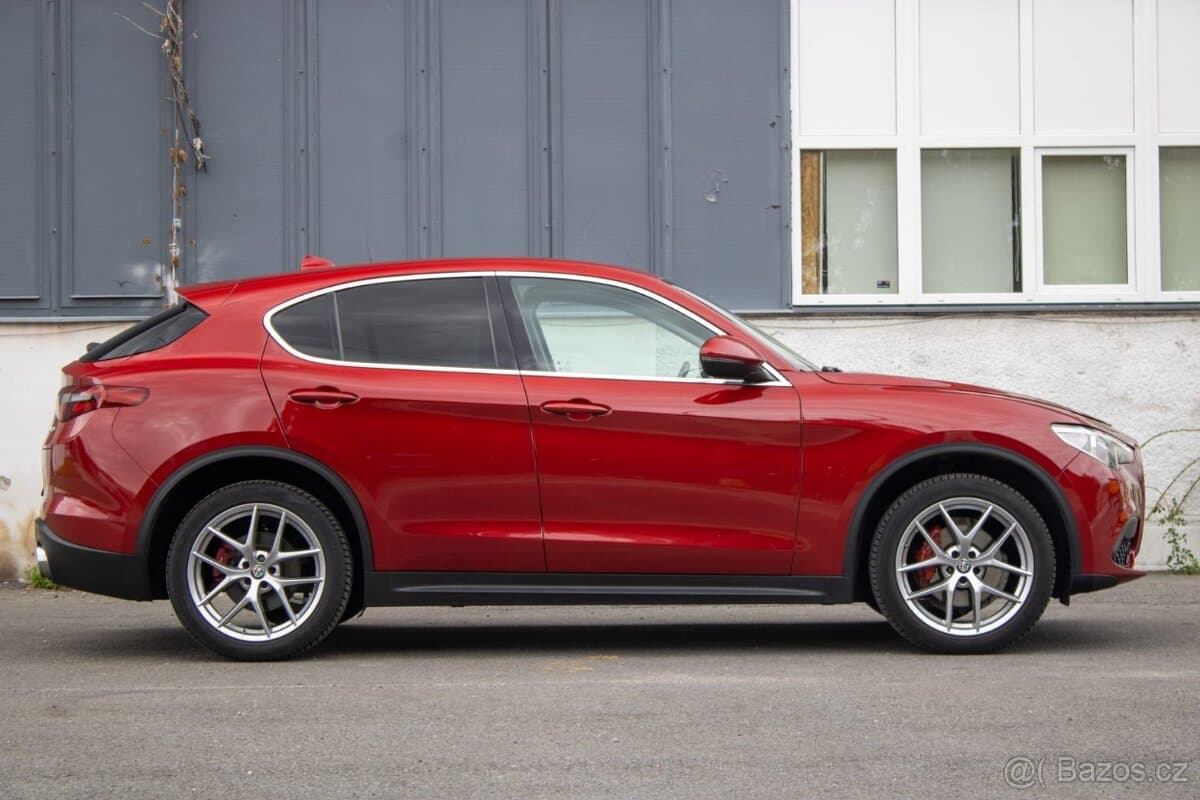 2017 Alfa Romeo STELVIO - 4