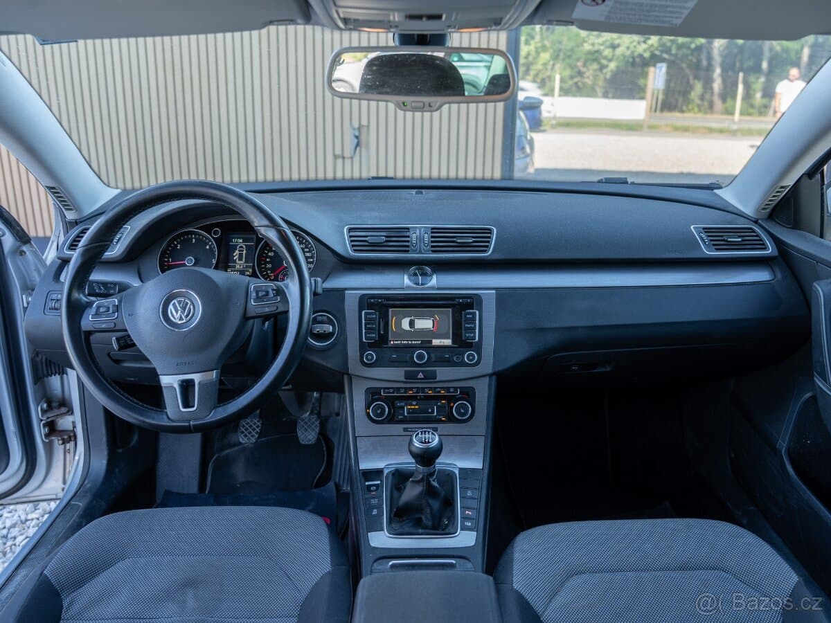2012 Volkswagen PASSAT - 4