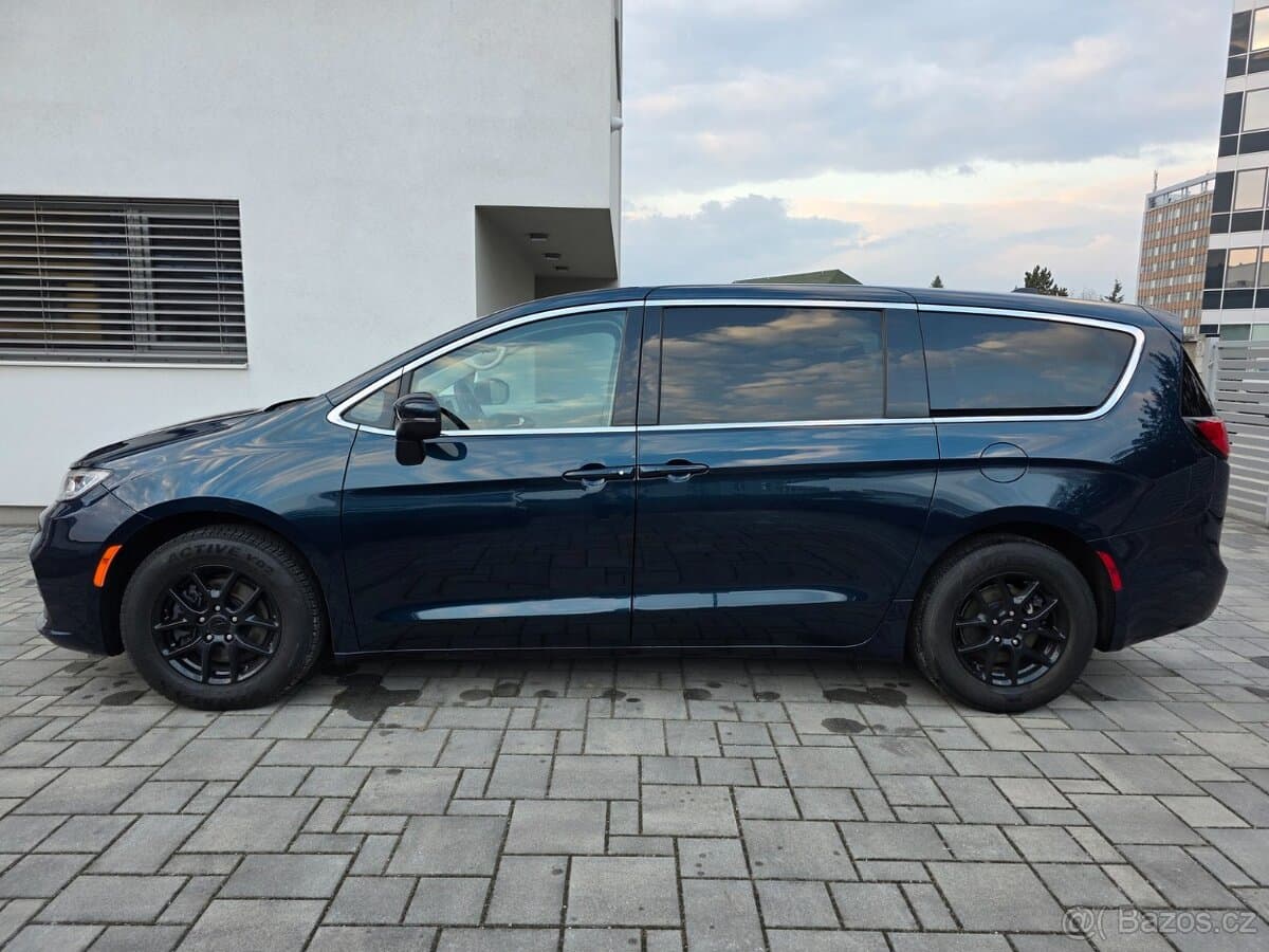 2023 Chrysler PACIFICA - 4