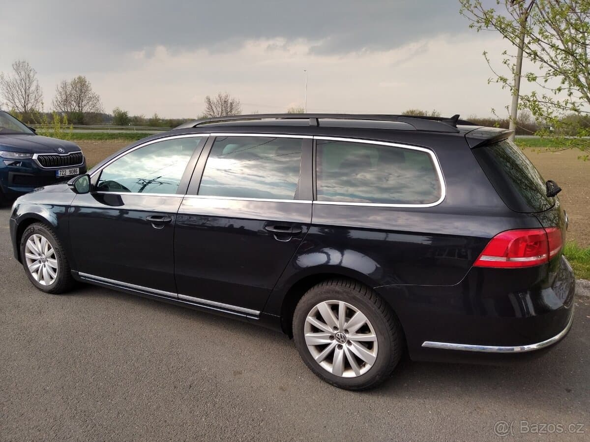 2011 Volkswagen PASSAT - 4