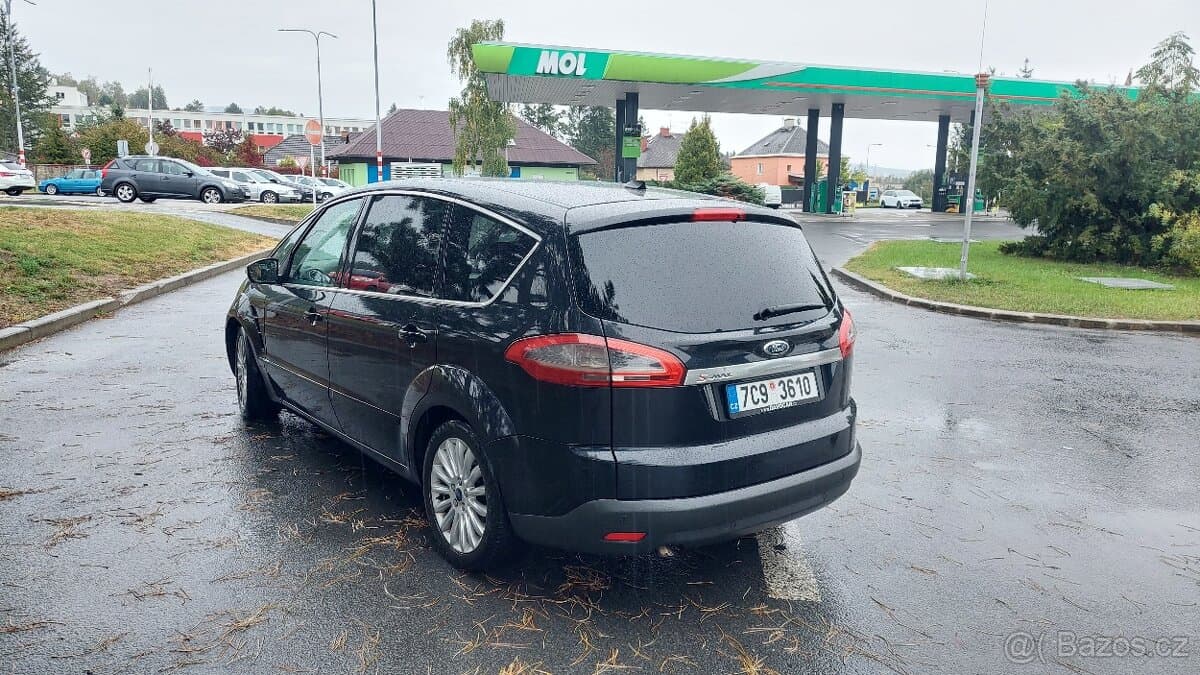 2011 Ford S-MAX - 4