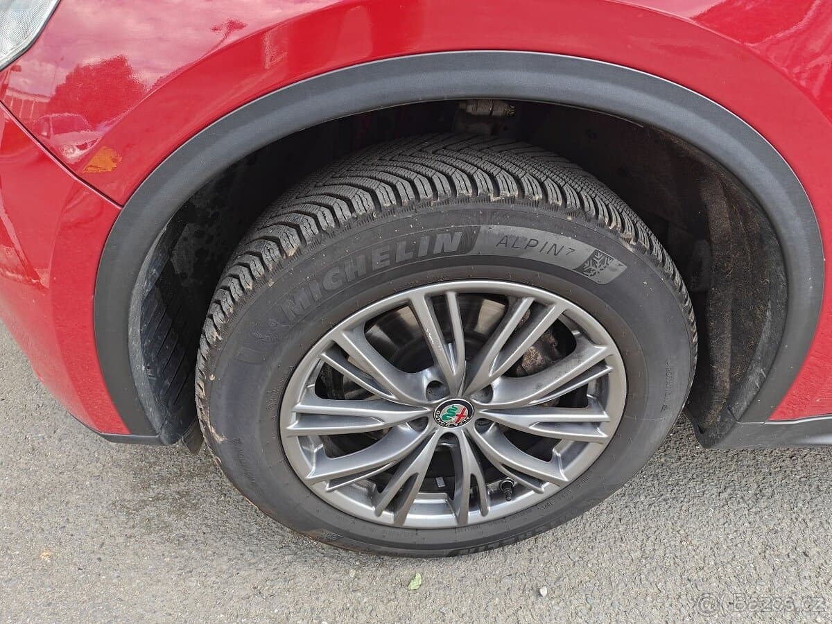 2019 Alfa Romeo STELVIO - 4