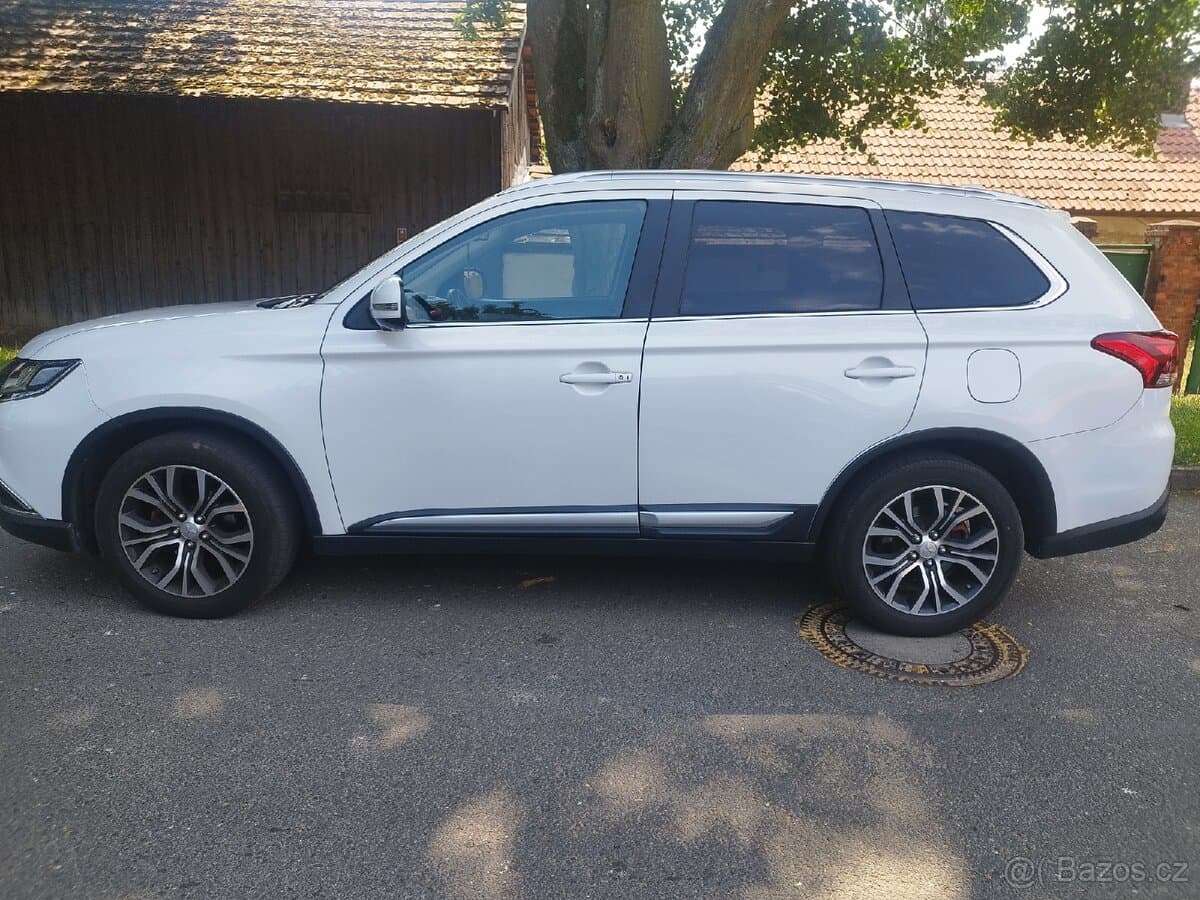 2017 Mitsubishi OUTLANDER - 4