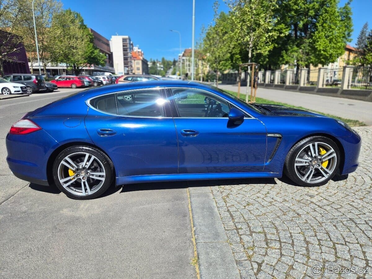 2011 Porsche PANAMERA - 4