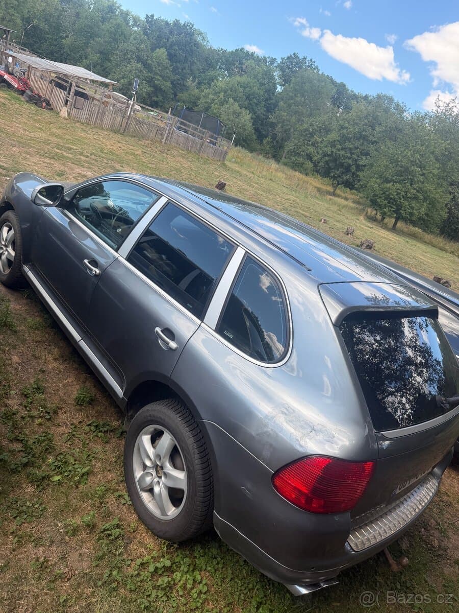 2004 Porsche CAYENNE - 4