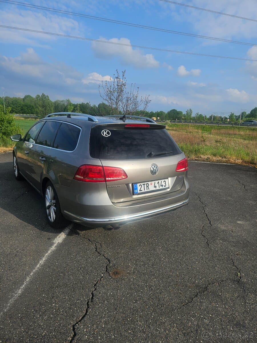 2012 Volkswagen PASSAT - 4
