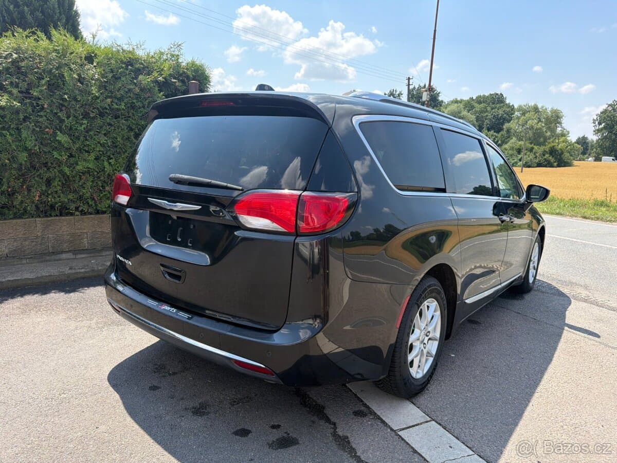 2020 Chrysler PACIFICA - 4